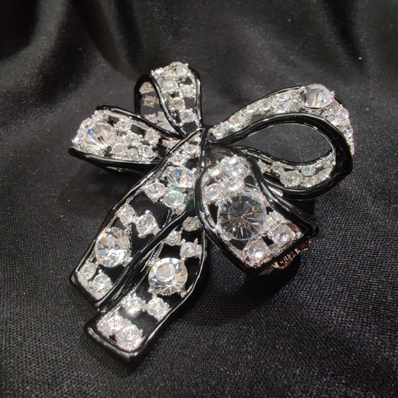 Signed KJL Kenneth Jay Lane BOLD Ribbon BOW Brooch 80's 90's Swarovski Crystal - Picture 3 of 7